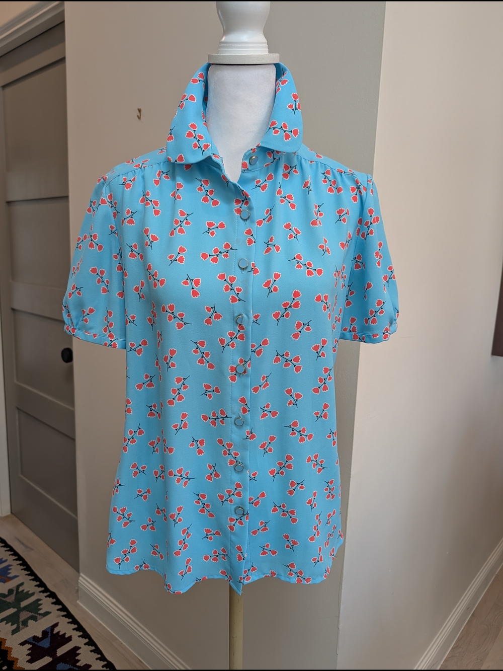 Anne Klein Light Blue Flower-Print Button Down Shirt Sz. Small